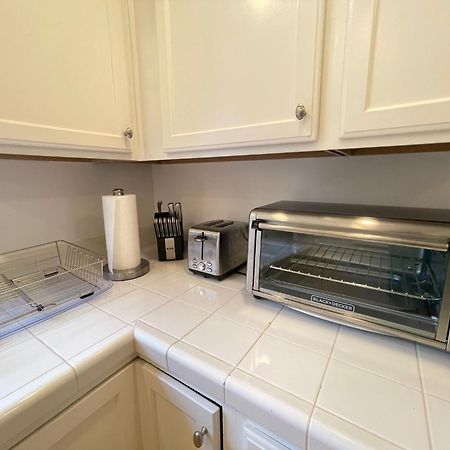 Charming Bright Traditional Home In Sherman Oaks Лос Анджелис Екстериор снимка