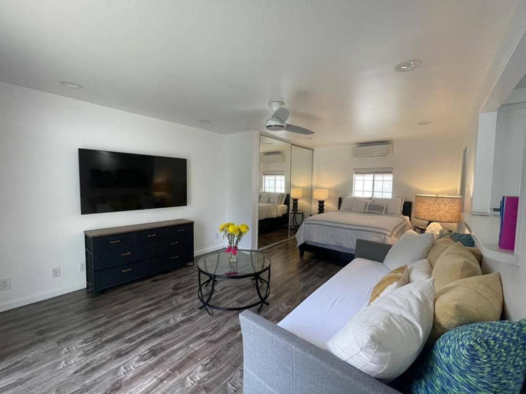 Charming Bright Traditional Home In Sherman Oaks Лос Анджелис Екстериор снимка
