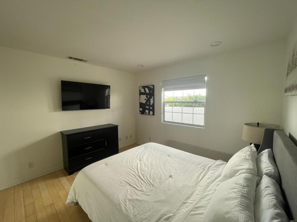 Charming Bright Traditional Home In Sherman Oaks Лос Анджелис Екстериор снимка