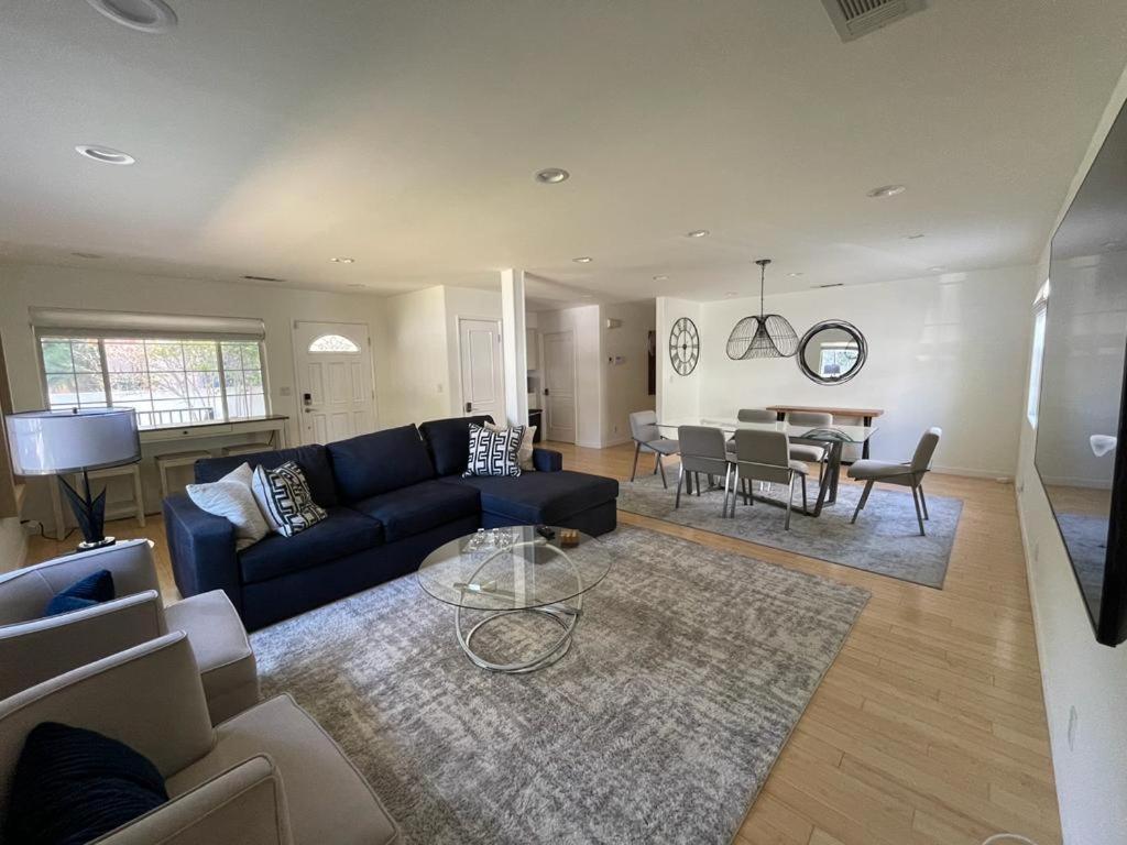 Charming Bright Traditional Home In Sherman Oaks Лос Анджелис Екстериор снимка