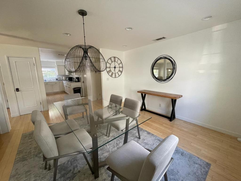 Charming Bright Traditional Home In Sherman Oaks Лос Анджелис Екстериор снимка
