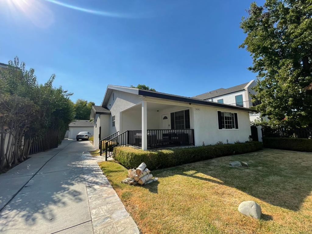 Charming Bright Traditional Home In Sherman Oaks Лос Анджелис Екстериор снимка