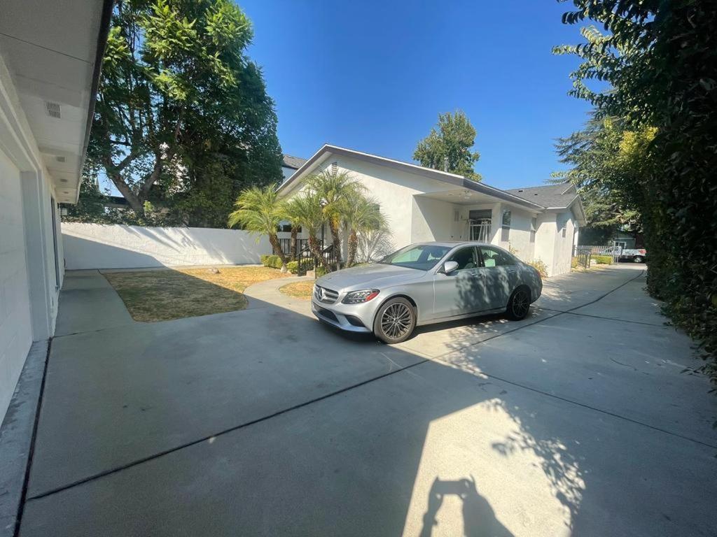 Charming Bright Traditional Home In Sherman Oaks Лос Анджелис Екстериор снимка