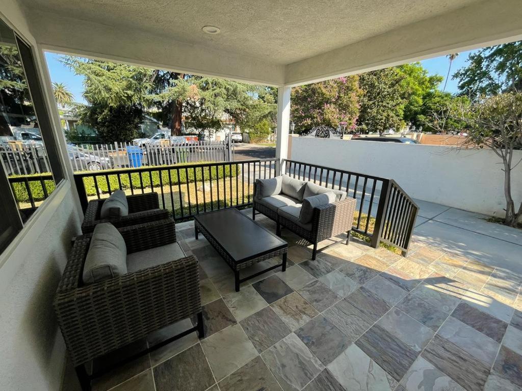 Charming Bright Traditional Home In Sherman Oaks Лос Анджелис Екстериор снимка