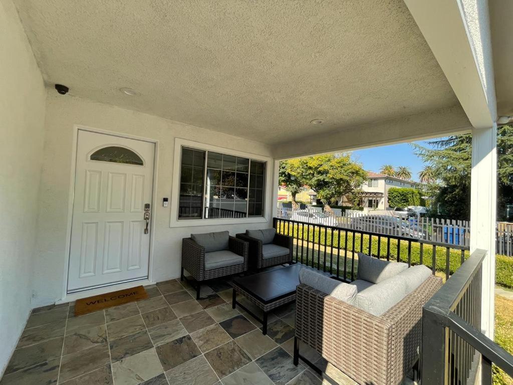 Charming Bright Traditional Home In Sherman Oaks Лос Анджелис Екстериор снимка