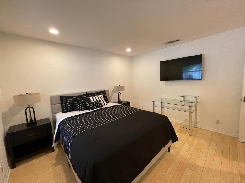 Charming Bright Traditional Home In Sherman Oaks Лос Анджелис Екстериор снимка