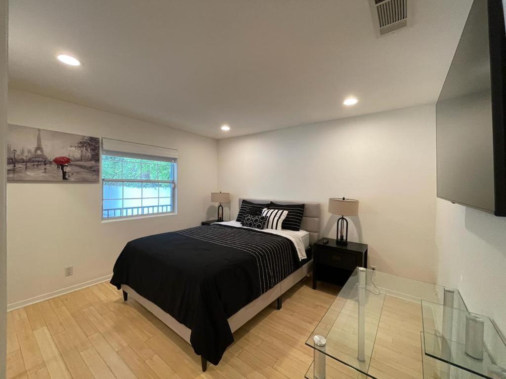 Charming Bright Traditional Home In Sherman Oaks Лос Анджелис Екстериор снимка