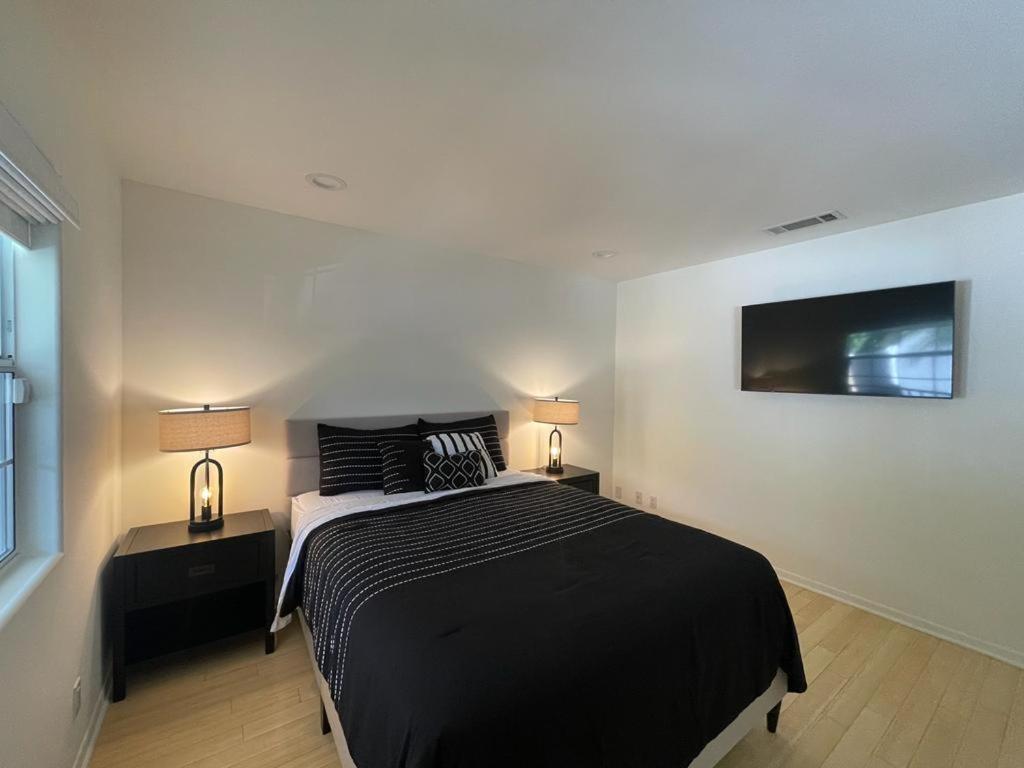 Charming Bright Traditional Home In Sherman Oaks Лос Анджелис Екстериор снимка