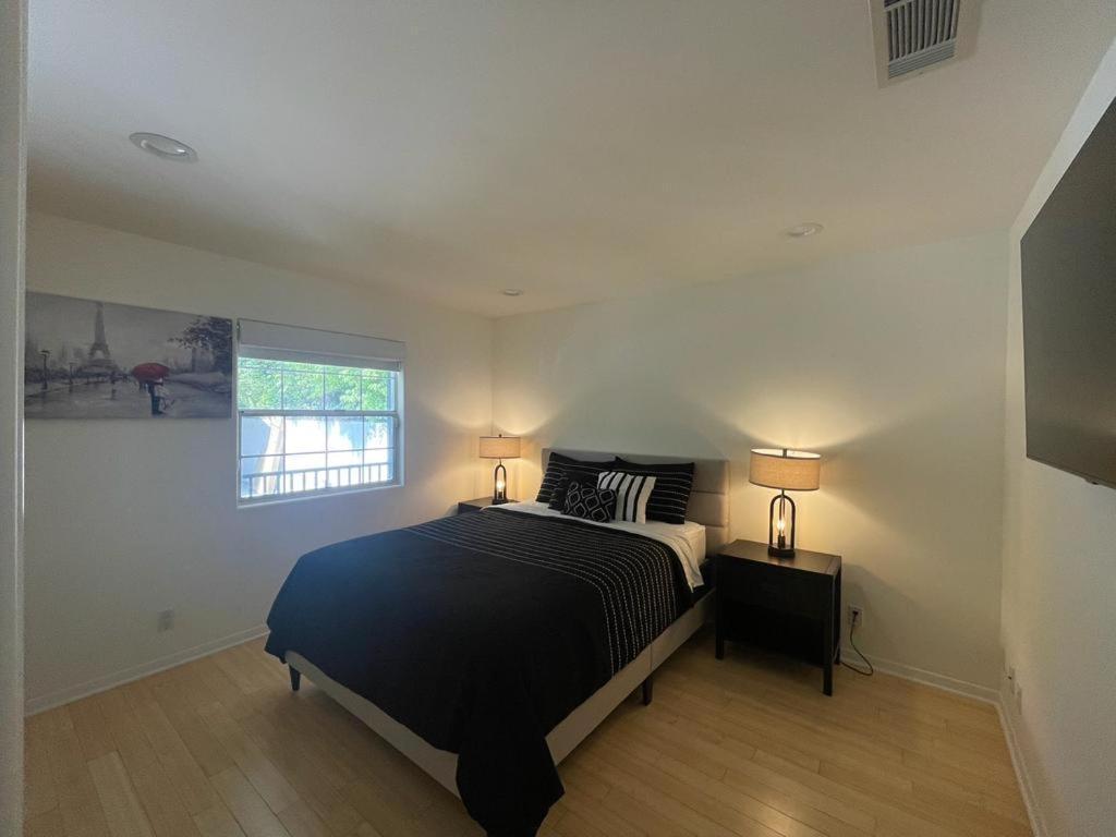 Charming Bright Traditional Home In Sherman Oaks Лос Анджелис Екстериор снимка