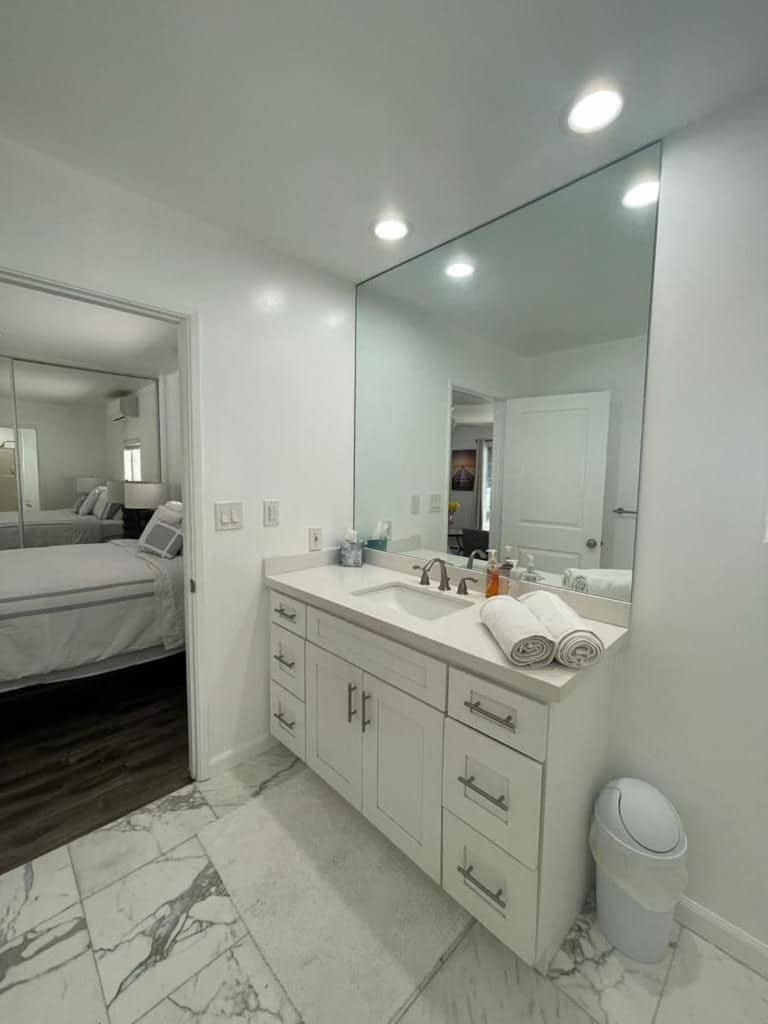 Charming Bright Traditional Home In Sherman Oaks Лос Анджелис Екстериор снимка