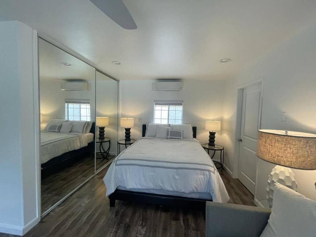 Charming Bright Traditional Home In Sherman Oaks Лос Анджелис Екстериор снимка