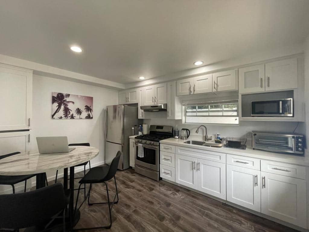 Charming Bright Traditional Home In Sherman Oaks Лос Анджелис Екстериор снимка