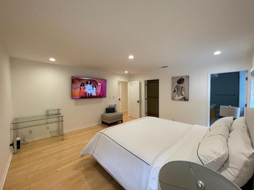 Charming Bright Traditional Home In Sherman Oaks Лос Анджелис Екстериор снимка