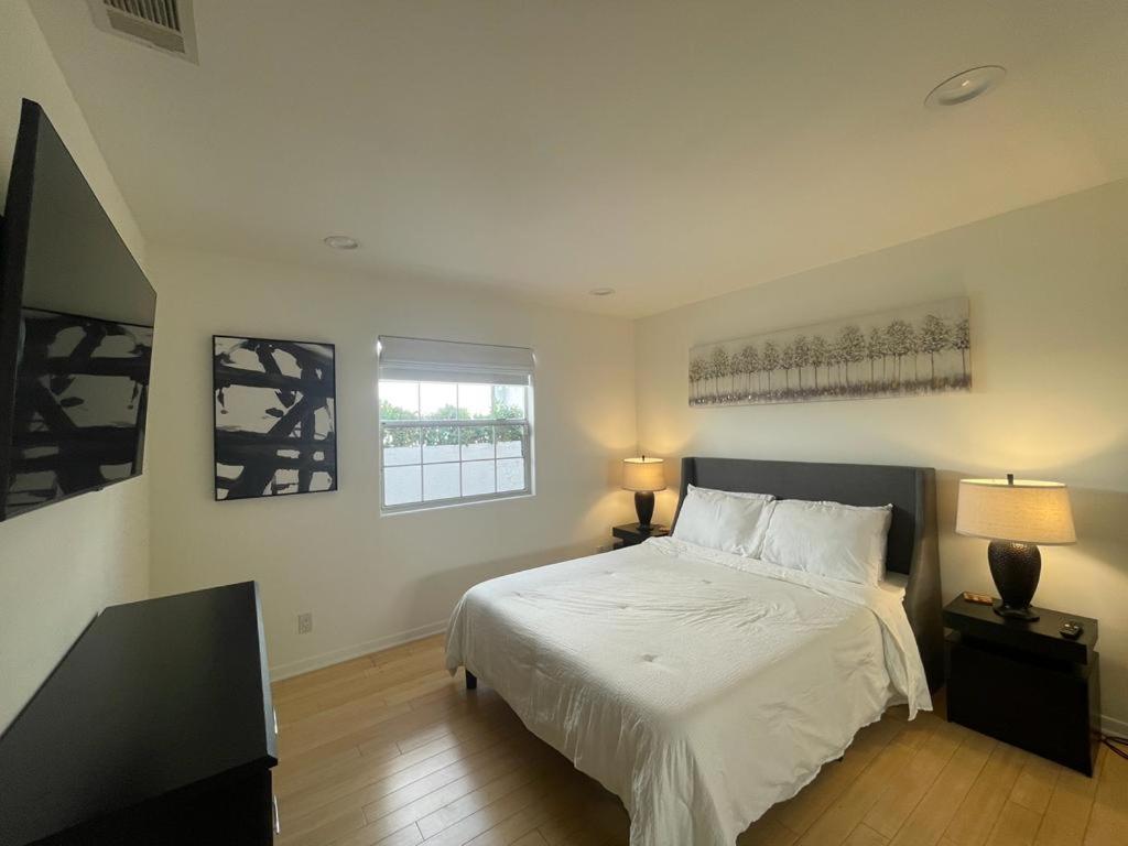 Charming Bright Traditional Home In Sherman Oaks Лос Анджелис Екстериор снимка
