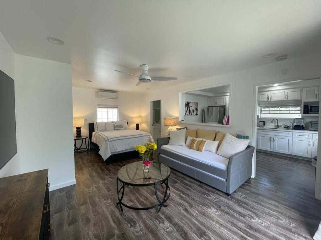 Charming Bright Traditional Home In Sherman Oaks Лос Анджелис Екстериор снимка